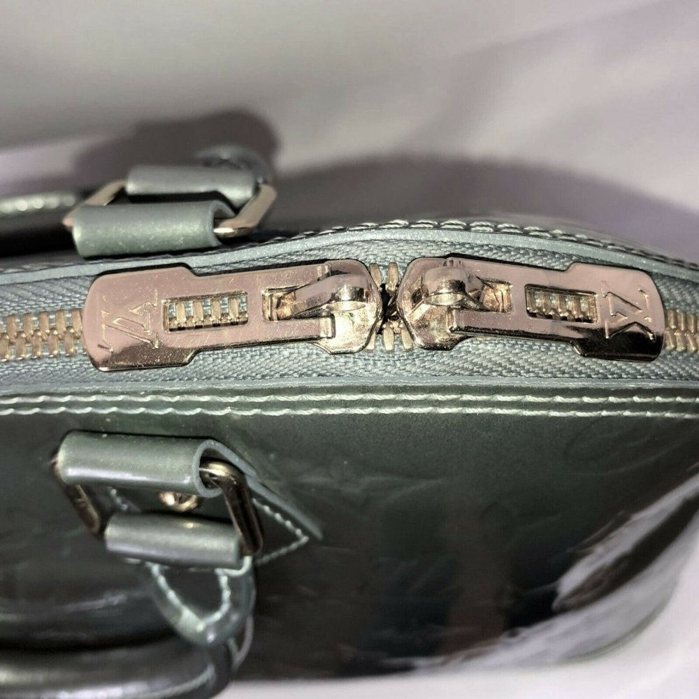 Louis Vuitton Vernis Alma MM Gris Silver Grey Handbag Rare Color Limited Edition - Picture 7 of 12